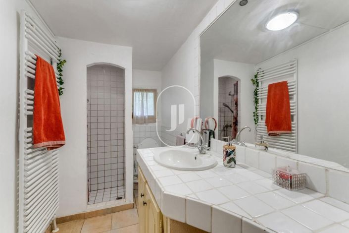 Image No.8-4 Bed House for sale