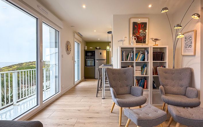 Image No.11-6 Bed Property for sale