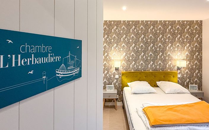 Image No.17-6 Bed Property for sale