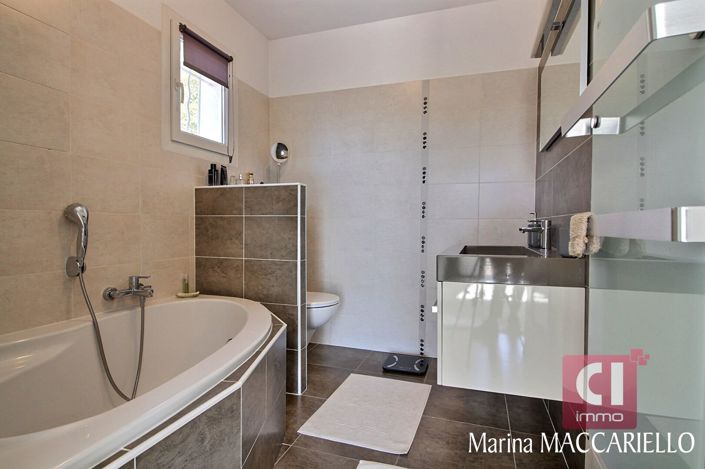 Image No.10-3 Bed House for sale