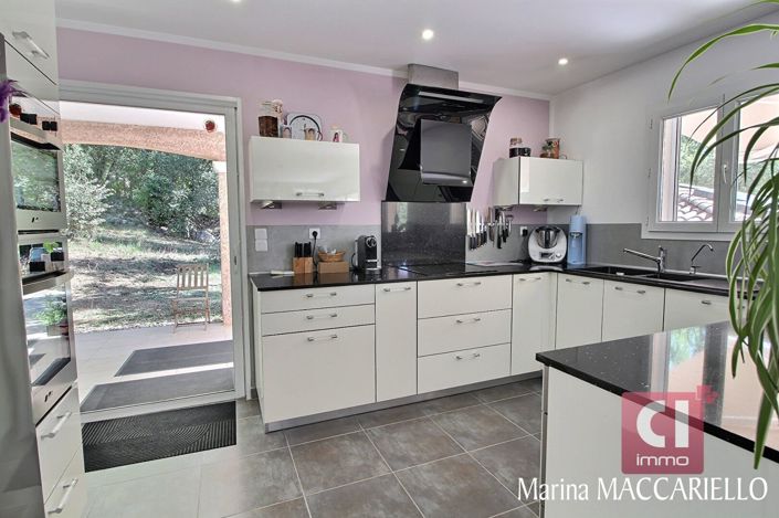 Image No.7-3 Bed House for sale