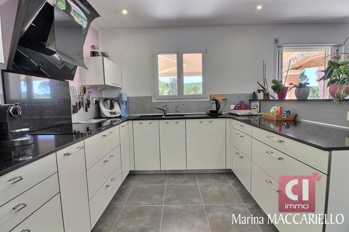 Image No.8-3 Bed House for sale