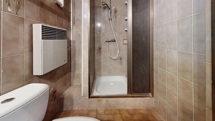 Image No.12-2 Bed House for sale