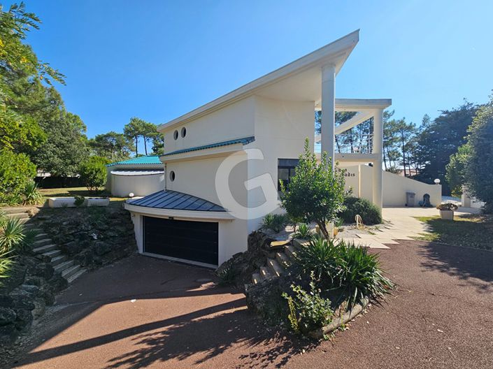 Image No.9-4 Bed House for sale