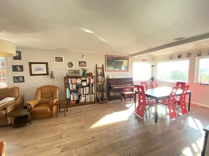 Image No.8-4 Bed House for sale