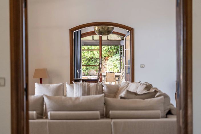 Image No.5-12 Bed House for sale