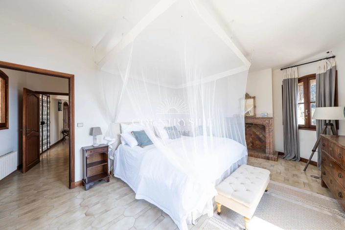 Image No.6-12 Bed House for sale