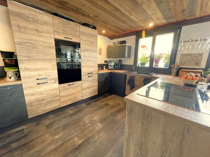 Image No.6-6 Bed House for sale