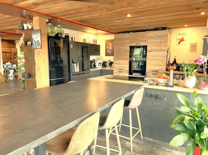 Image No.8-6 Bed House for sale