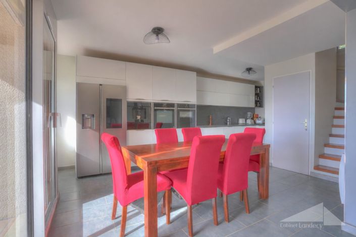 Image No.3-4 Bed House for sale