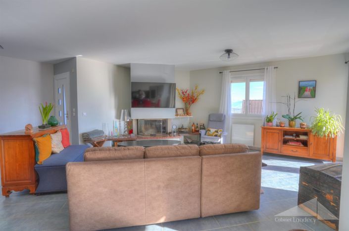 Image No.6-4 Bed House for sale