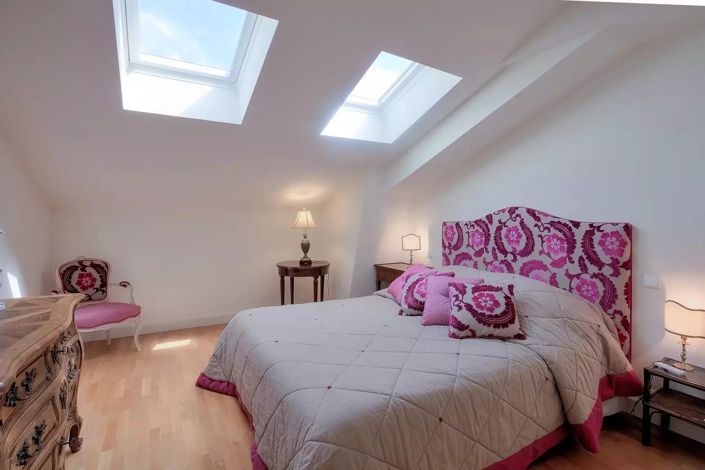 Image No.10-6 Bed House for sale