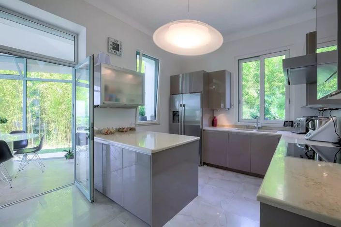 Image No.3-6 Bed House for sale