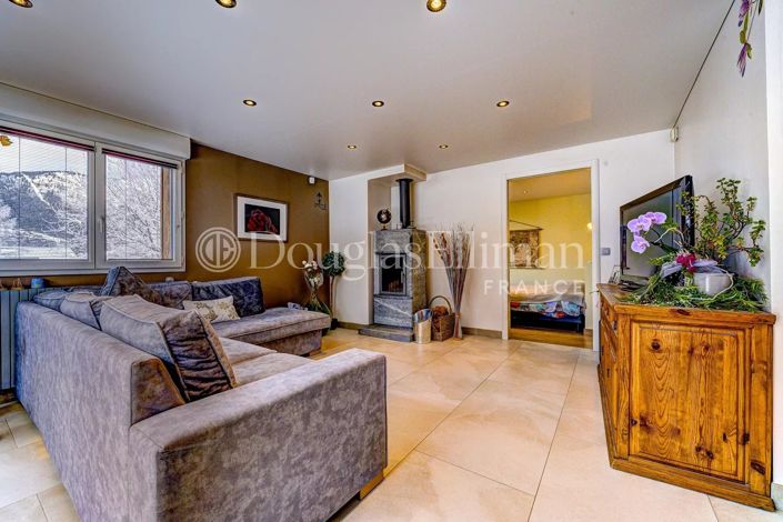 Image No.11-5 Bed House for sale