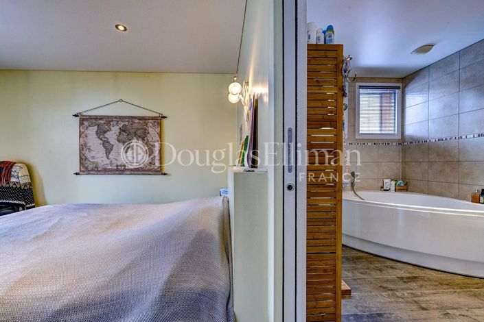 Image No.13-5 Bed House for sale