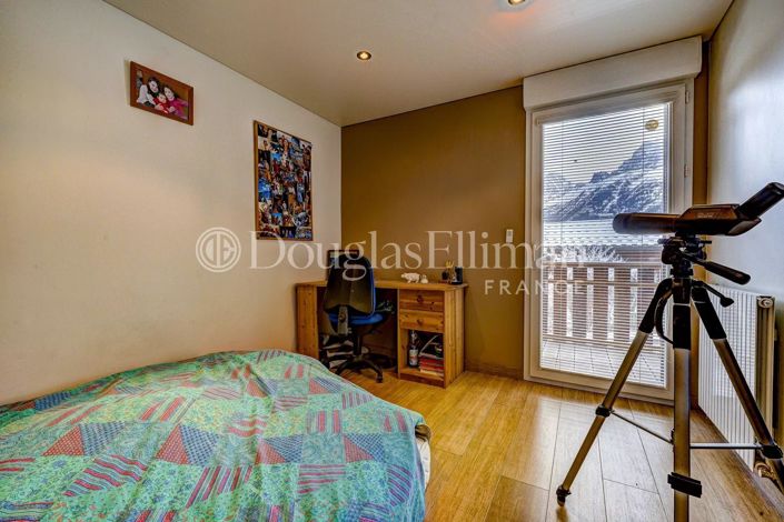 Image No.18-5 Bed House for sale