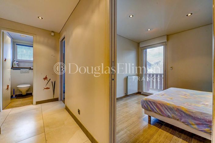 Image No.20-5 Bed House for sale