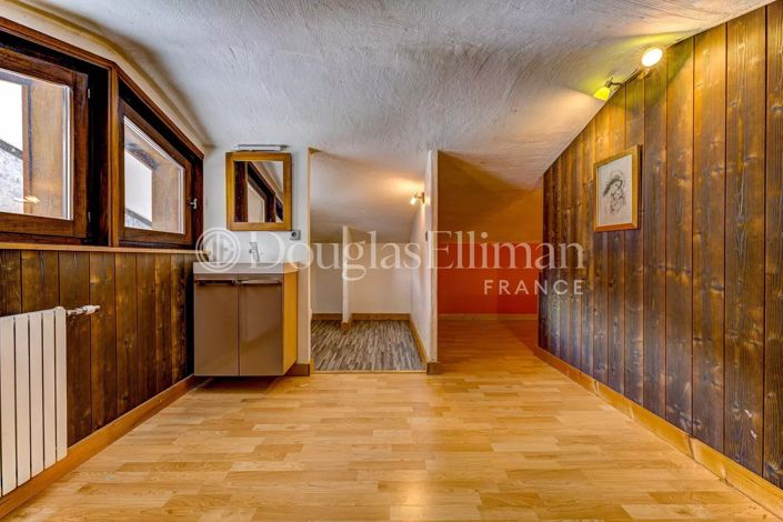 Image No.23-5 Bed House for sale