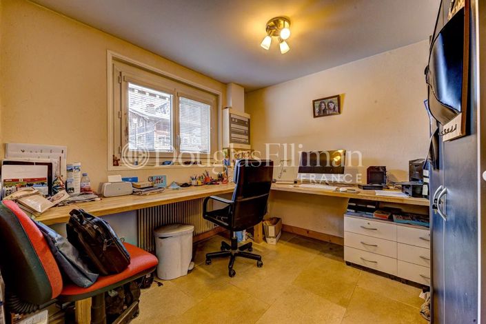 Image No.25-5 Bed House for sale