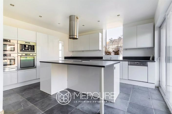 Image No.8-7 Bed House for sale