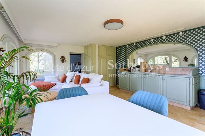 Image No.18-5 Bed House for sale