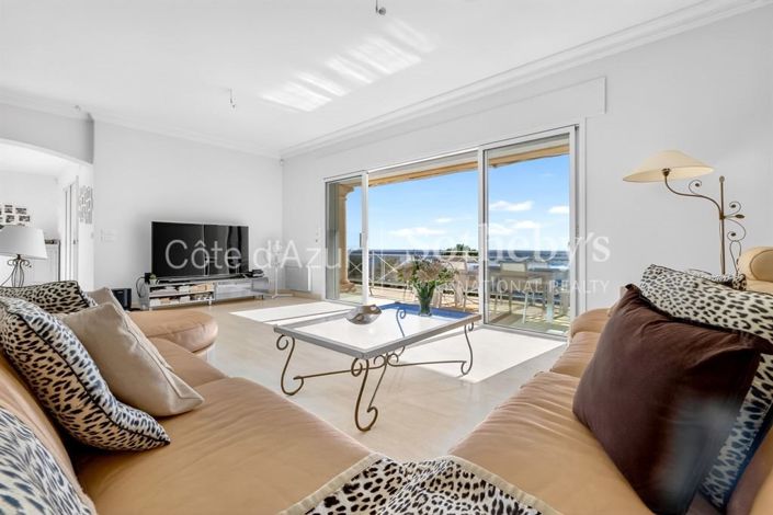 Image No.9-5 Bed House for sale