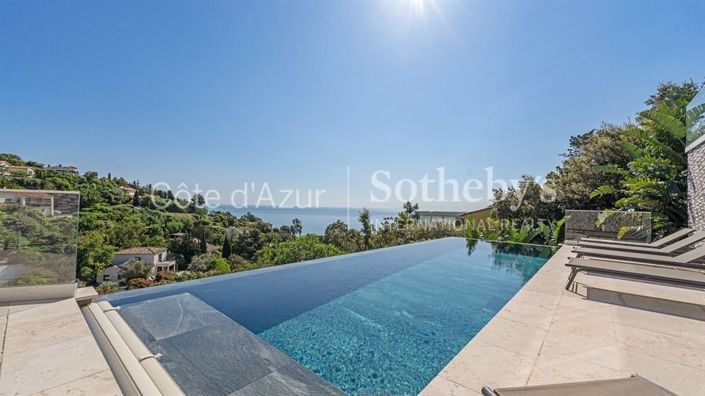 Image No.20-6 Bed Property for sale