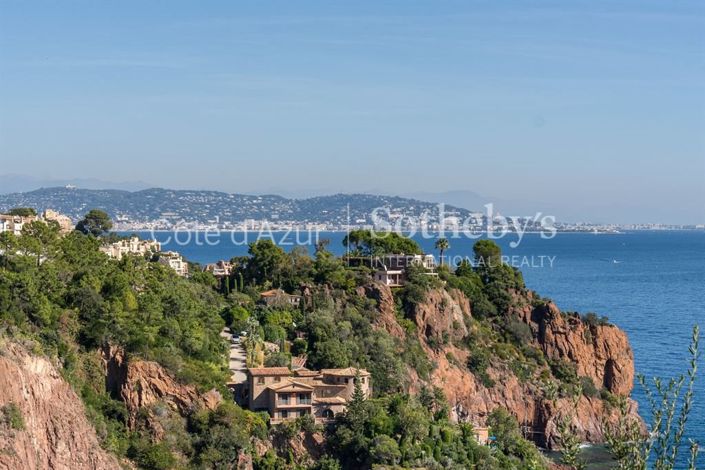 Image No.14-5 Bed Property for sale