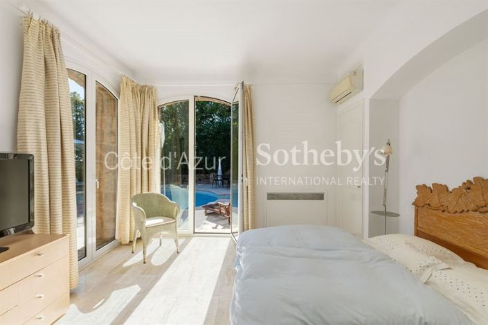 Image No.9-5 Bed Property for sale