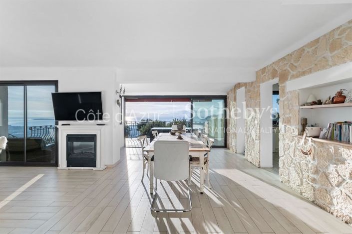 Image No.10-7 Bed Property for sale