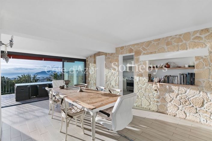 Image No.11-7 Bed Property for sale