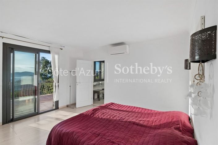 Image No.15-7 Bed Property for sale