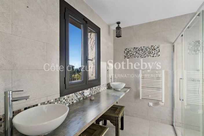 Image No.16-7 Bed Property for sale