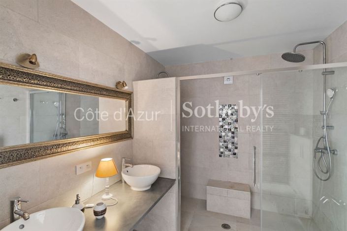 Image No.18-Propriété de 7 chambres à vendre à Mandelieu-la-Napoule