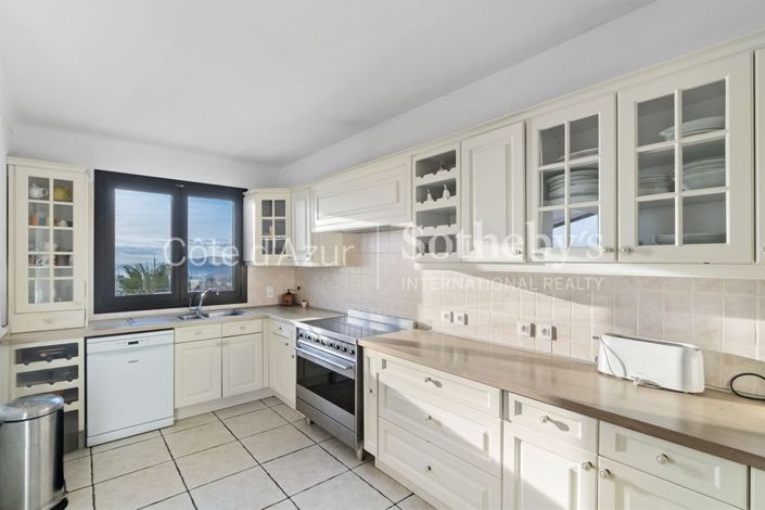 Image No.6-7 Bed Property for sale