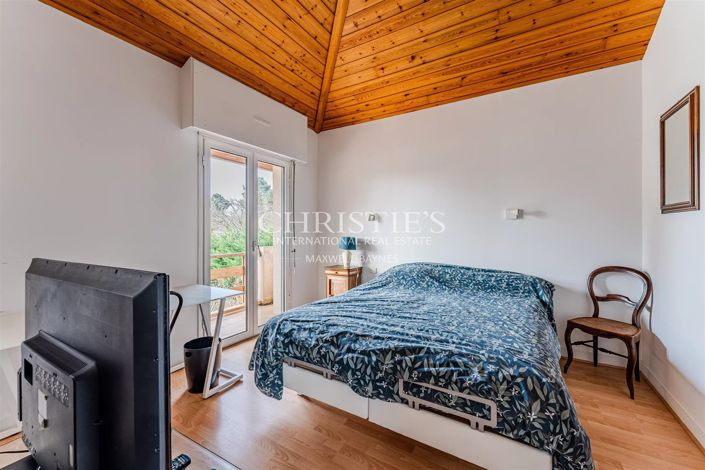Image No.18-5 Bed House for sale