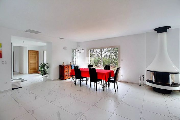 Image No.6-3 Bed House for sale