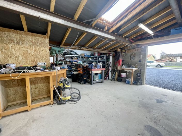 Image No.10-3 Bed House for sale