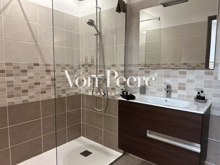 Image No.18-Appartement de 2 chambres à vendre à Saint-Étienne-du-Grès