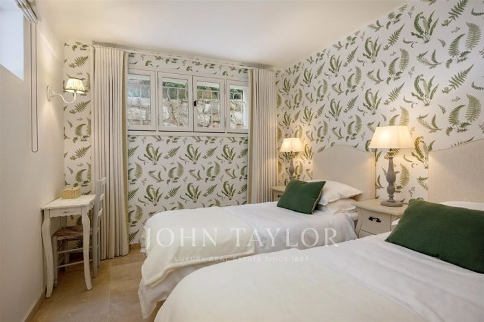 Image No.18-5 Bed House for sale