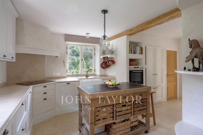 Image No.9-5 Bed House for sale