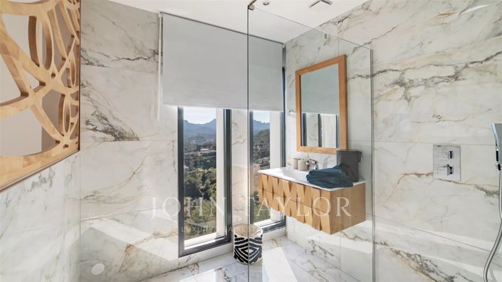 Image No.10-5 Bed House for sale