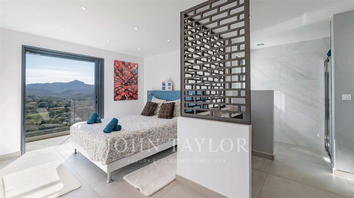 Image No.11-5 Bed House for sale