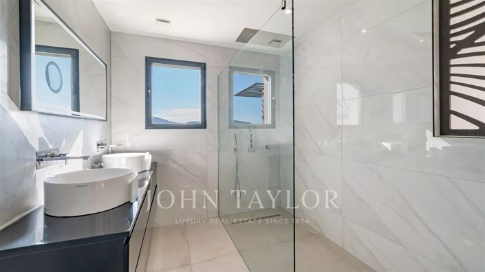 Image No.13-5 Bed House for sale