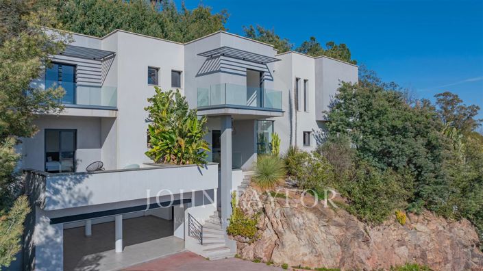 Image No.4-5 Bed House for sale