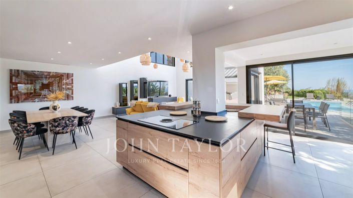 Image No.7-5 Bed House for sale