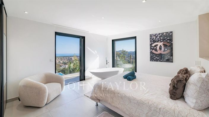 Image No.9-5 Bed House for sale