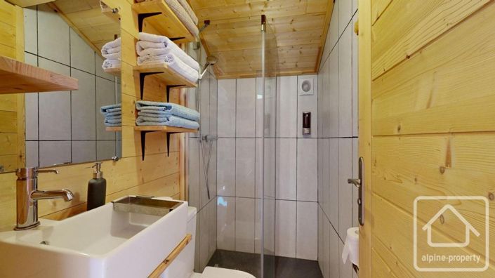 Image No.18-4 Bed Property for sale