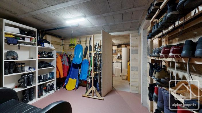 Image No.32-4 Bed Property for sale