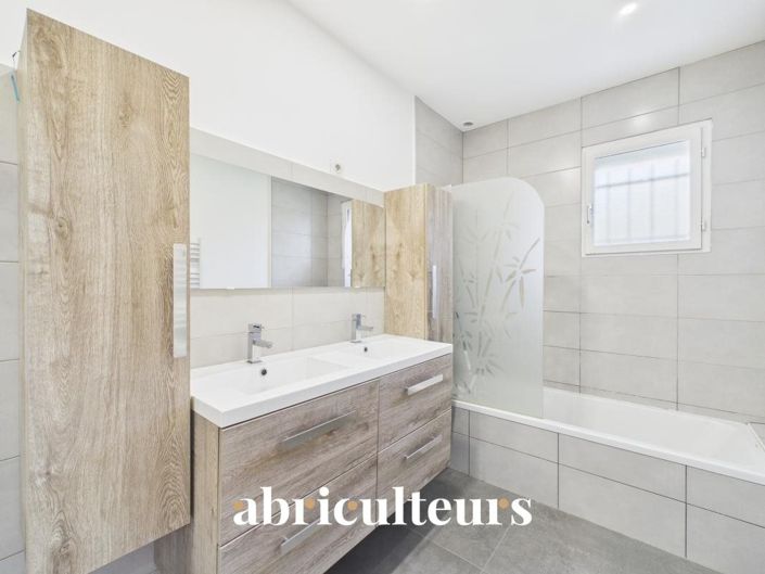 Image No.15-4 Bed House for sale